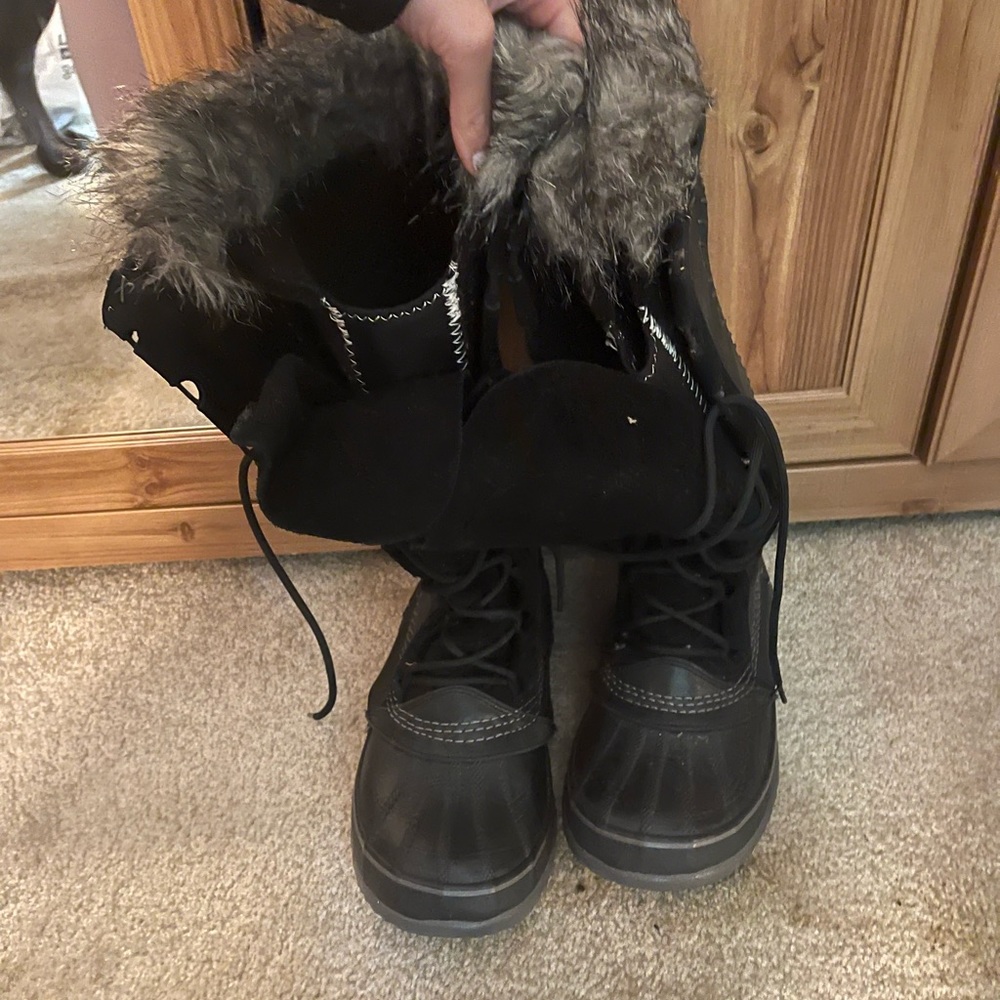 Womens Sorrel Waterproof Boots 🖤